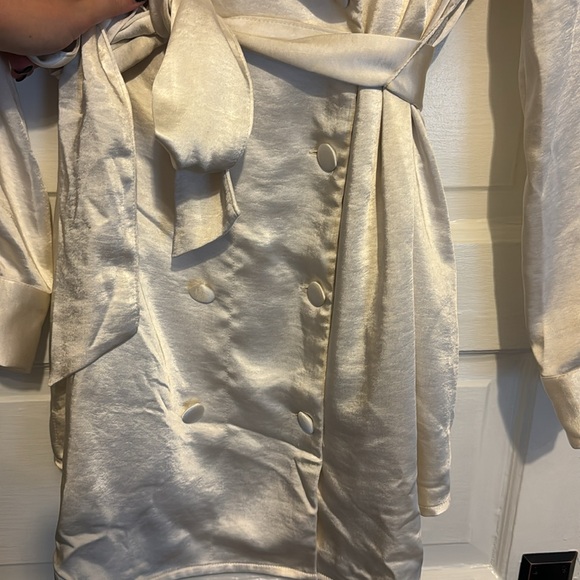 Forever 21 Dress. - Picture 2 of 4